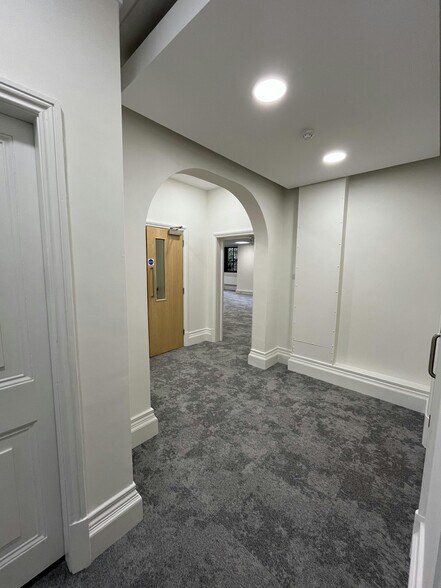 75-76 Francis Rd, Birmingham à louer - Photo du bâtiment - Image 3 de 13