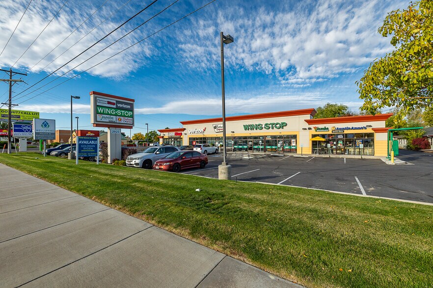 2025 12th Ave, Nampa, ID à louer - Photo du bâtiment - Image 3 de 5