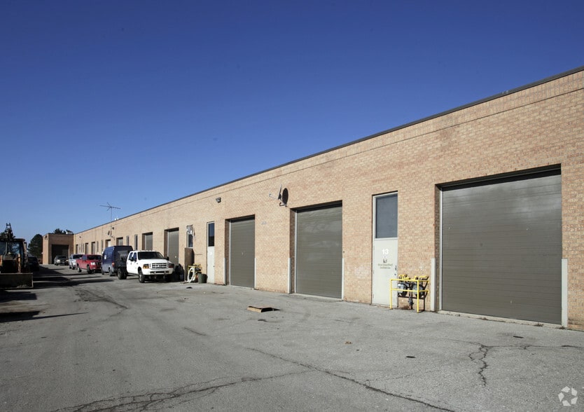 190 Marycroft Ave, Vaughan, ON à louer - Photo du bâtiment - Image 2 de 10