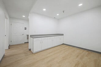 1255 South Park Dr, Kernersville, NC à louer Photo intérieure- Image 1 de 7