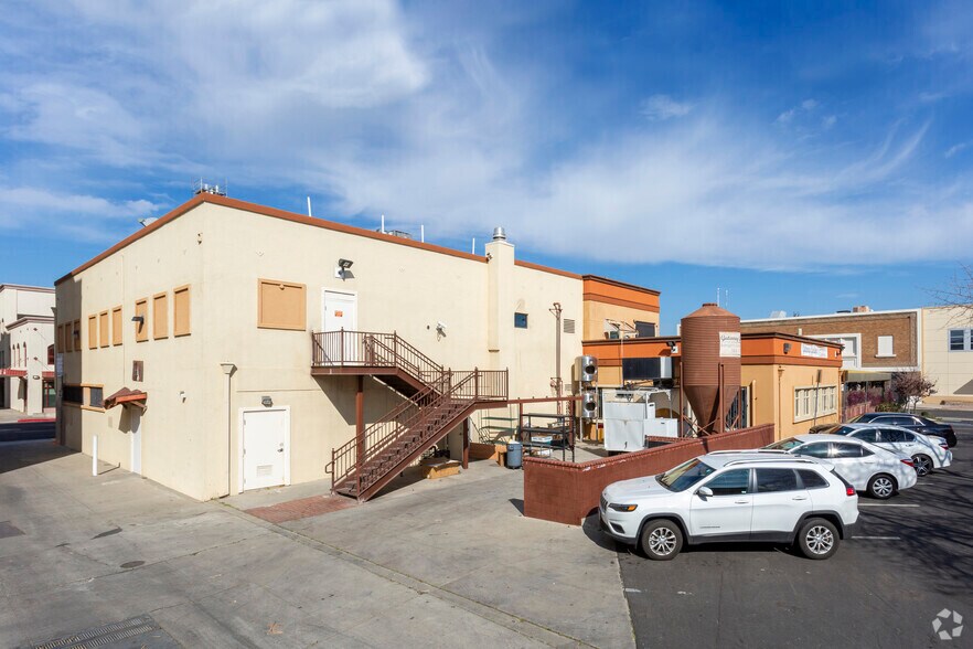 560 W 18th St, Merced, CA à louer - Photo du bâtiment - Image 2 de 11