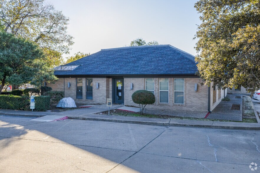 319-321 Bonnie Brae St, Denton, TX à vendre - Photo du bâtiment - Image 1 de 1