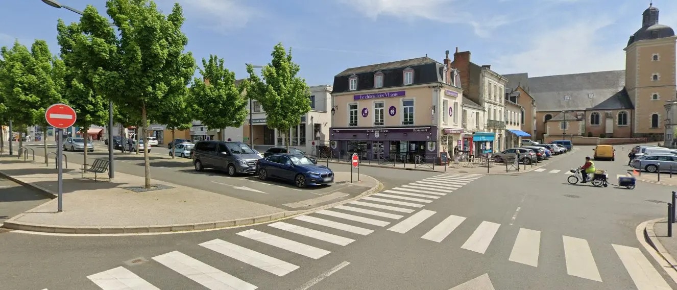 Retail in Montval-sur-Loir for sale Building Photo- Image 1 of 2