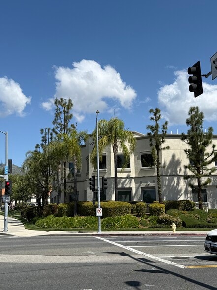 11200 Corbin Ave, Northridge, CA for lease - Building Photo - Image 3 of 4