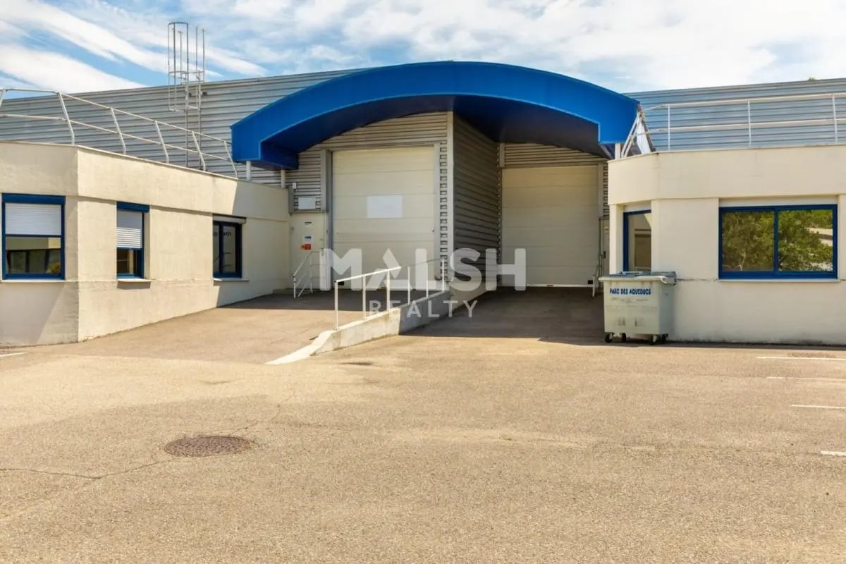 Office in Saint-Genis-Laval for lease Building Photo- Image 1 of 14