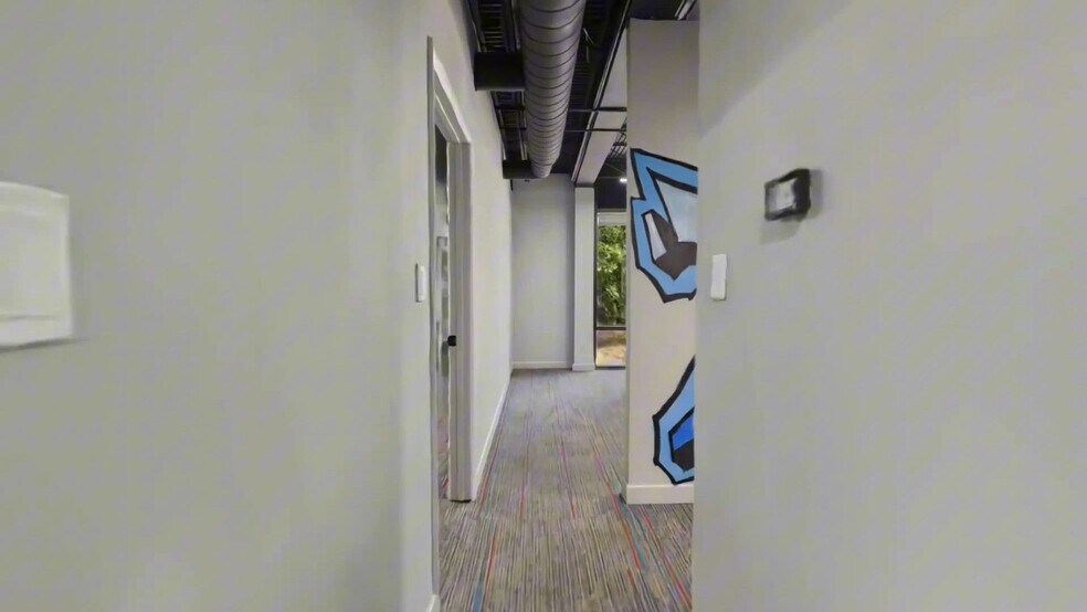 5021 W Laurel St, Tampa, FL à vendre - Vidéo sur l’inscription commerciale - Image 2 de 18