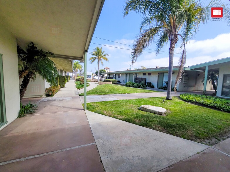 2035-2045 Saviers Rd, Oxnard, CA for lease - Building Photo - Image 2 of 7