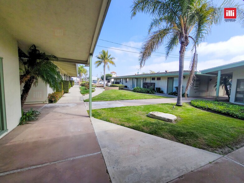 2035-2045 Saviers Rd, Oxnard, CA à louer - Photo du bâtiment - Image 2 de 7