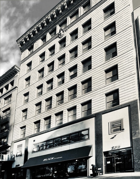 235 W 23rd St, New York, NY à louer - Photo du bâtiment - Image 3 de 11