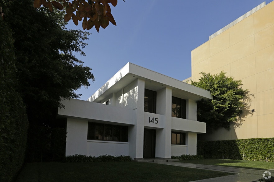 145 S Rodeo Dr, Beverly Hills, CA for lease - Primary Photo - Image 1 of 41