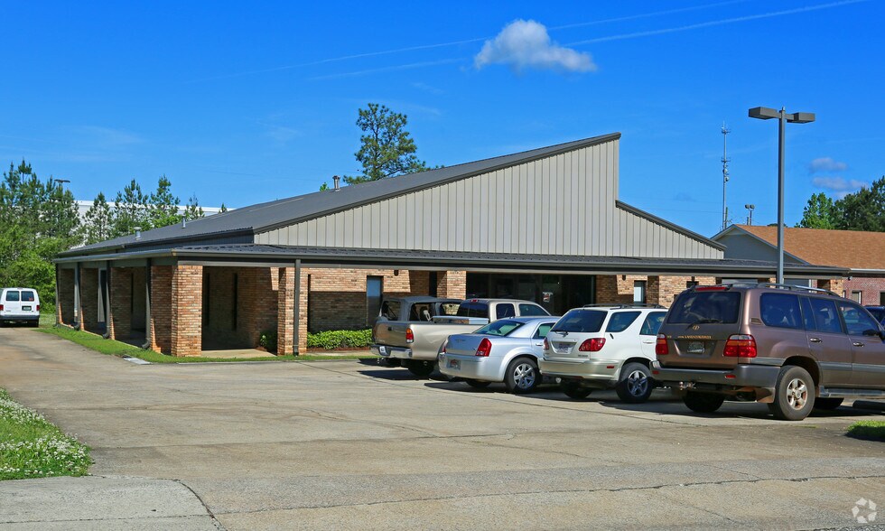 140 Business Center Dr, Birmingham, AL à louer - Photo du bâtiment - Image 3 de 11