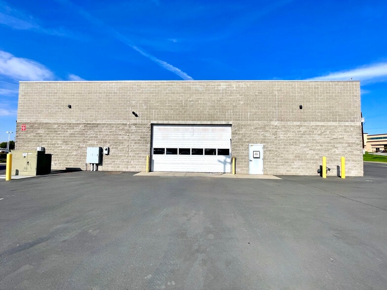 1702 E Yakima Ave, Yakima, WA à louer - Photo du bâtiment - Image 2 de 12