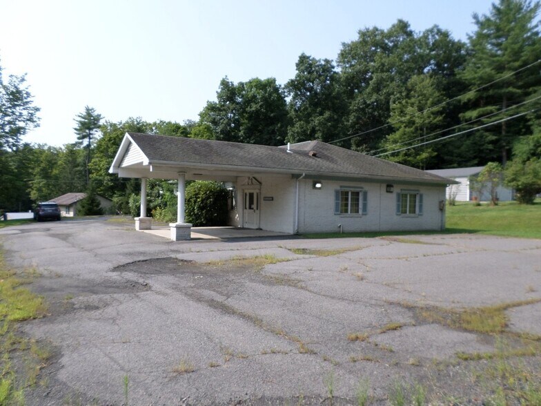 1240 State Route 307, Lake Winola, PA à vendre - Photo du bâtiment - Image 3 de 21