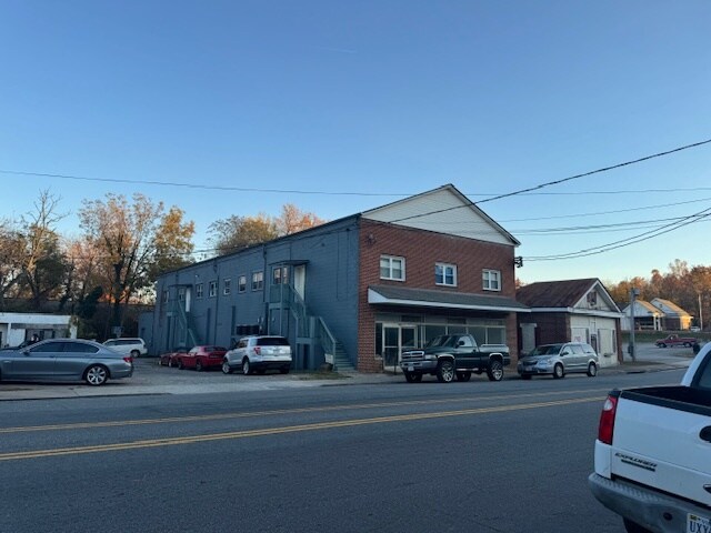 201 S Main St, Gretna, VA à vendre - Photo du bâtiment - Image 2 de 31