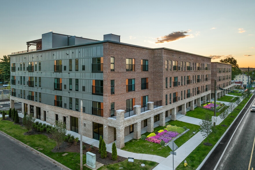 144 N Main St, Dublin, PA for lease - Building Photo - Image 2 of 2