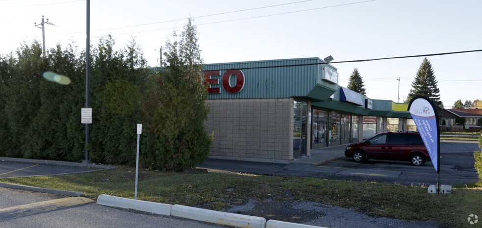 10 Boul Georges-Gagné S, Boucherville, QC à louer - Photo du bâtiment - Image 2 de 2