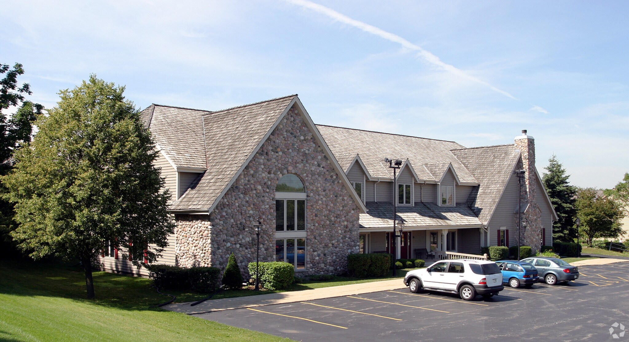 18525 W Capitol Dr, Brookfield, WI à vendre Photo principale- Image 1 de 3