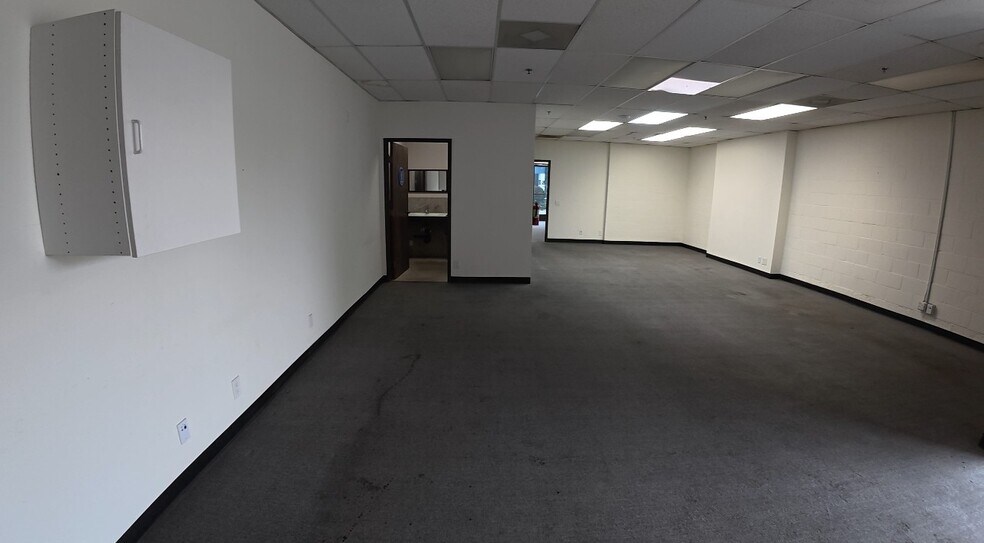 4411 DuPont Ct, Ventura, CA à louer - Photo intérieure - Image 2 de 4