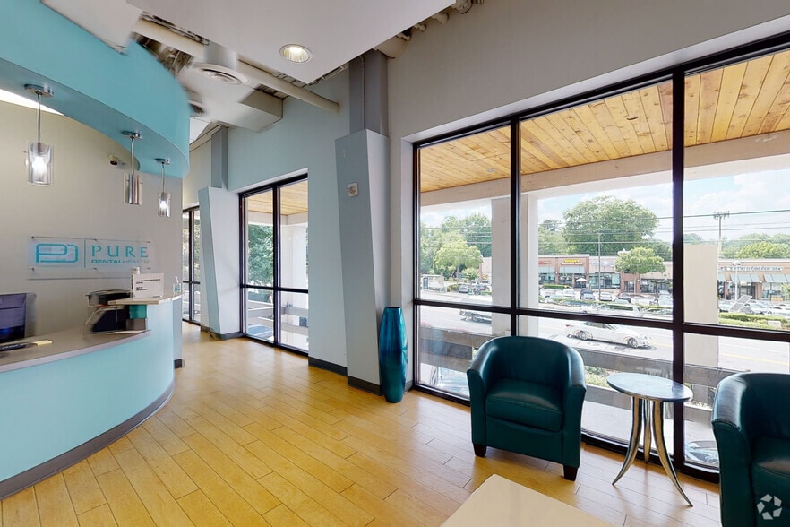 2285 Peachtree Rd NE, Atlanta, GA for lease - Building Photo - Image 2 of 25