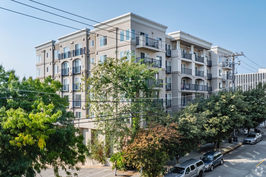 315 1st Ave W, Seattle, WA à louer - Photo principale - Image 1 de 44