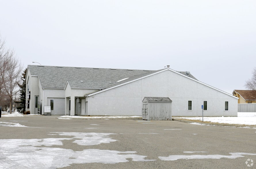 3125 Catalina Blvd NE, Calgary, AB à vendre - Photo du bâtiment - Image 3 de 4