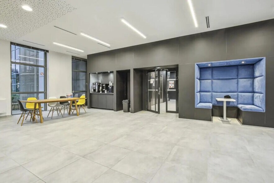 2 Rue Jacques Daguerre, Rueil-Malmaison à louer - Photo du bâtiment - Image 2 de 13