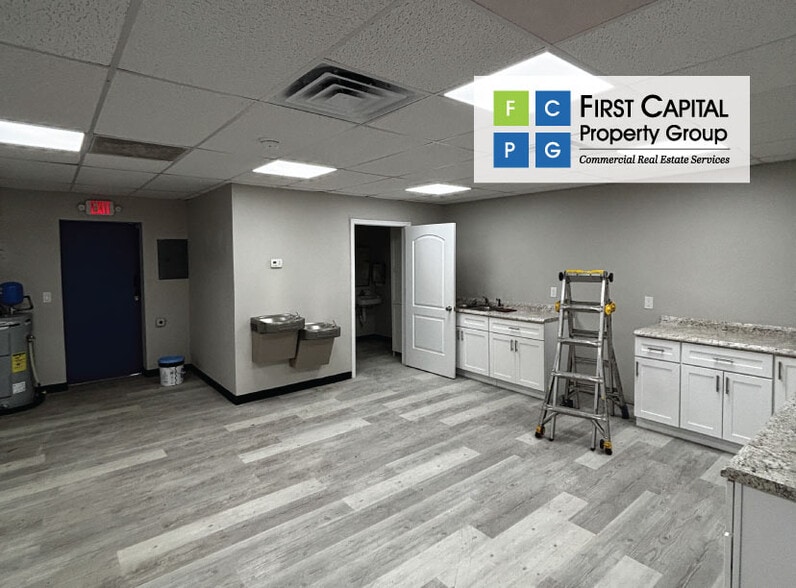 909 S Charles Richard Beall Blvd, DeBary, FL à louer - Photo du bâtiment - Image 3 de 8