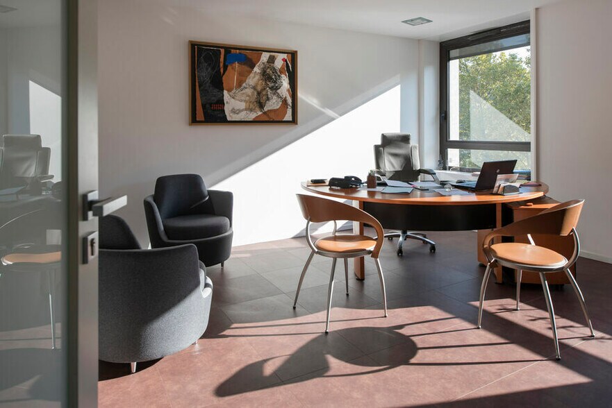 Office in Lyon for sale - Interior Photo - Image 2 of 7