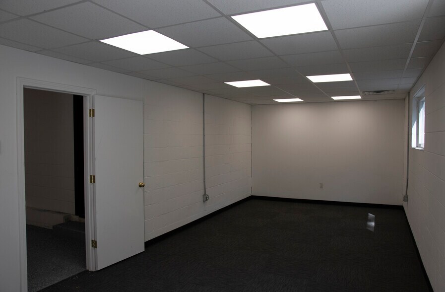 41 Elm St, Stoneham, MA à louer - Photo du bâtiment - Image 3 de 19