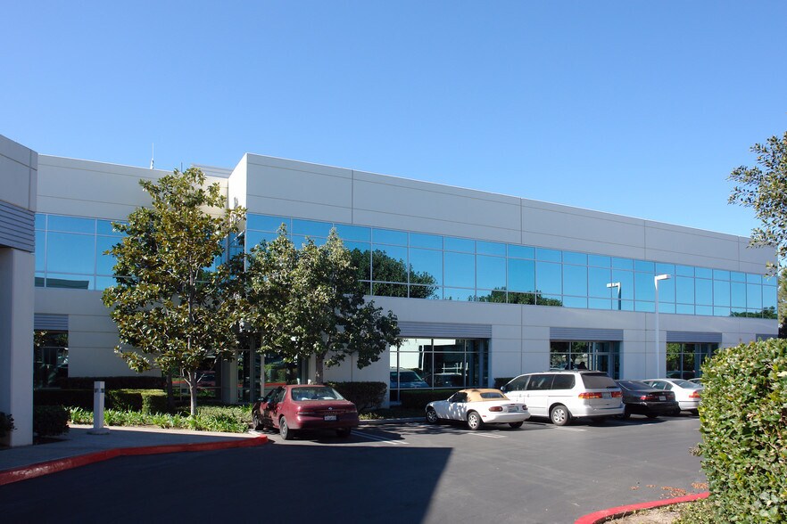 220 Technology Dr, Irvine, CA for lease - Building Photo - Image 3 of 16