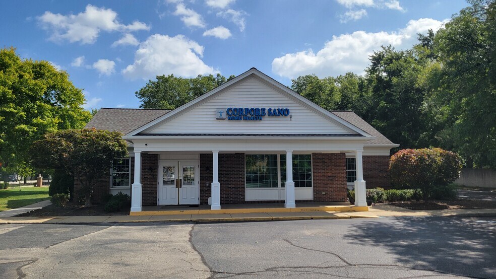 39475 Ann Arbor Rd E, Plymouth, MI à louer - Photo du bâtiment - Image 1 de 26