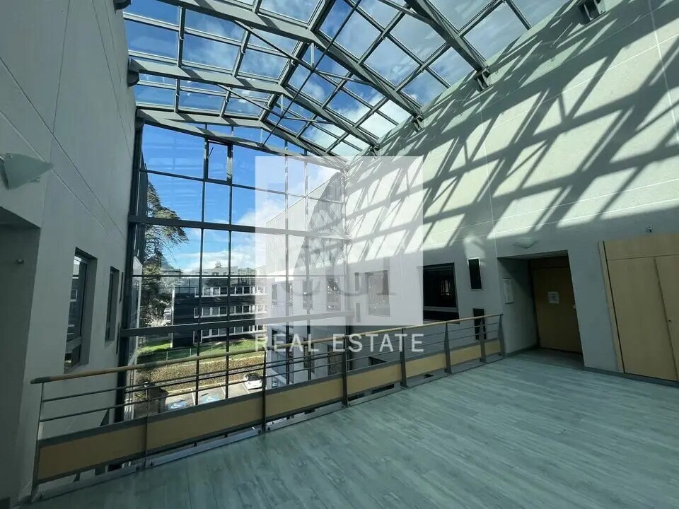 Bureau dans Limonest à louer Photo intérieure- Image 1 de 15