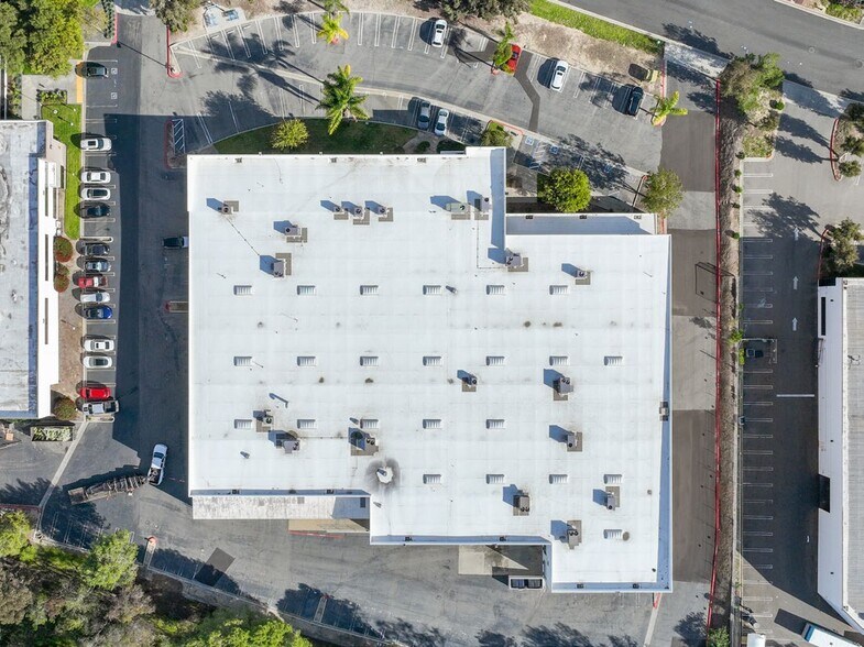2465 Ash St, Vista, CA à vendre - Photo du bâtiment - Image 3 de 10