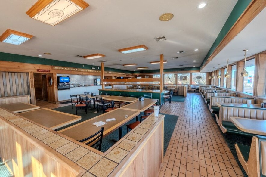 4141 NE 122nd Ave, Portland, OR for sale - Interior Photo - Image 3 of 8