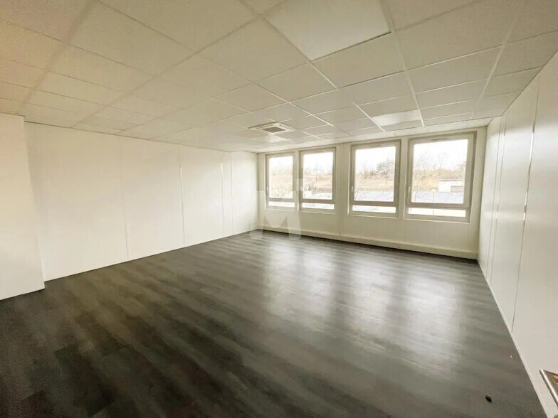 Office in Ris-Orangis for lease - Interior Photo - Image 3 of 16