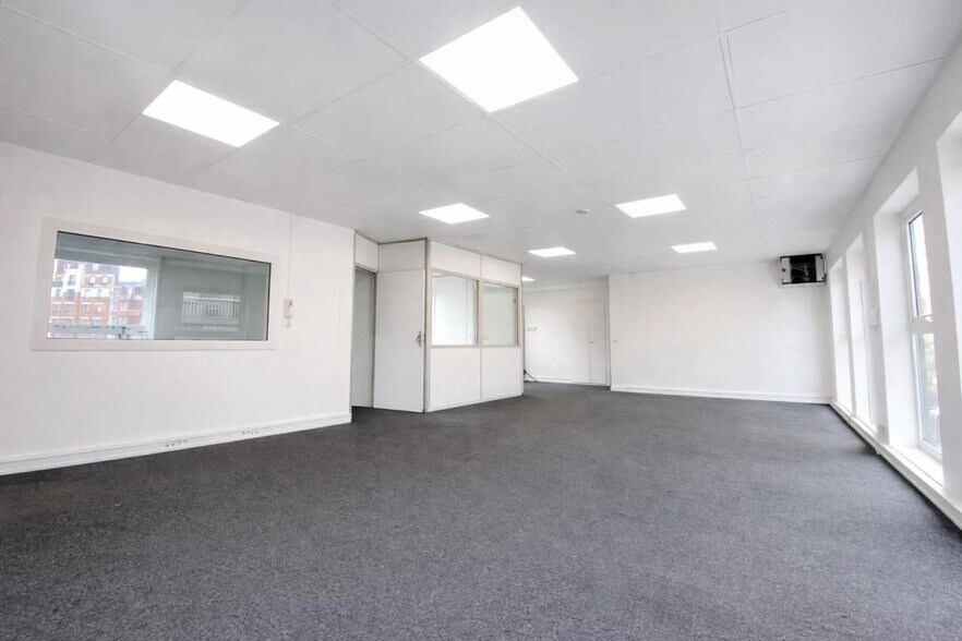 Office in Boulogne-Billancourt for lease - Interior Photo - Image 2 of 5