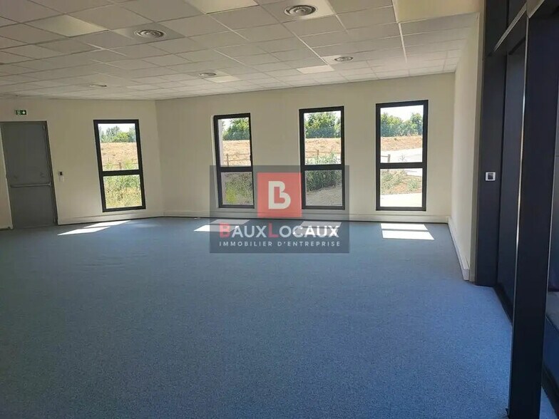 Retail in Salon-de-Provence for lease - Interior Photo - Image 2 of 4