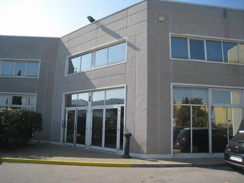 Bureau dans Aubagne à louer - Photo du bâtiment - Image 3 de 14