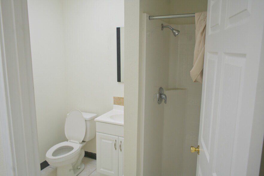 11200-B Cox Rd, Conroe, TX à louer - Photo du bâtiment - Image 2 de 7