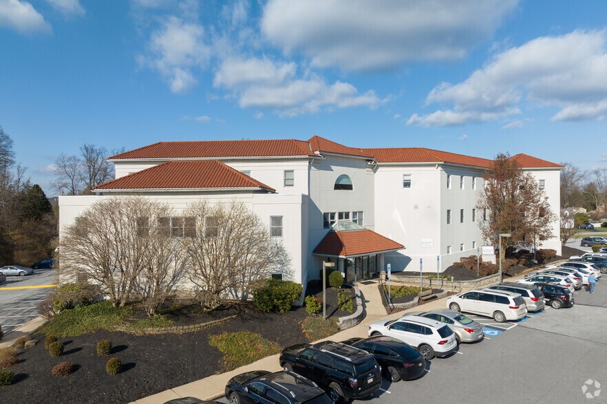 795 E Marshall St, West Chester, PA à louer - Photo du bâtiment - Image 2 de 21