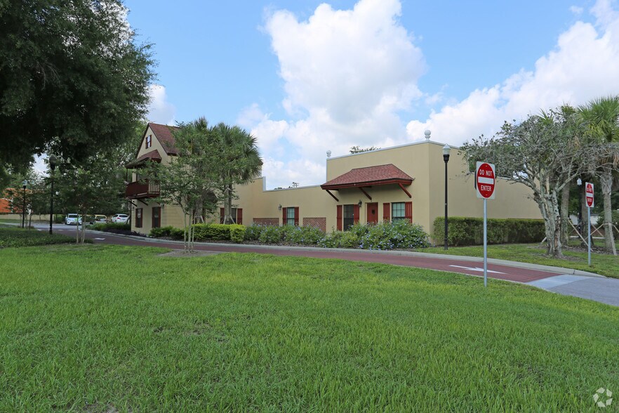 9780 56th St N, Temple Terrace, FL à louer - Photo du bâtiment - Image 3 de 24