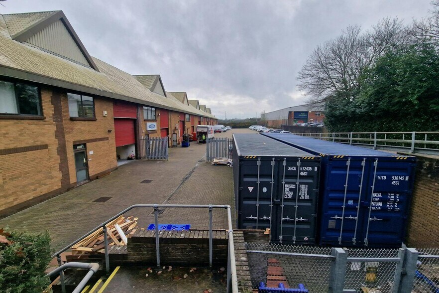 Rutherford Rd, Basingstoke à louer - Photo du bâtiment - Image 3 de 6