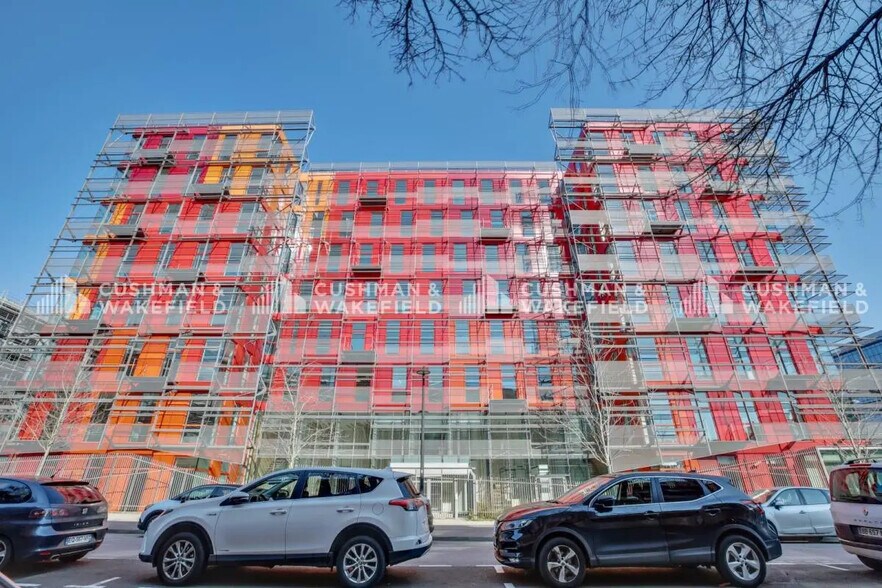 Bureau dans Montigny-le-Bretonneux à louer - Photo du bâtiment - Image 2 de 14
