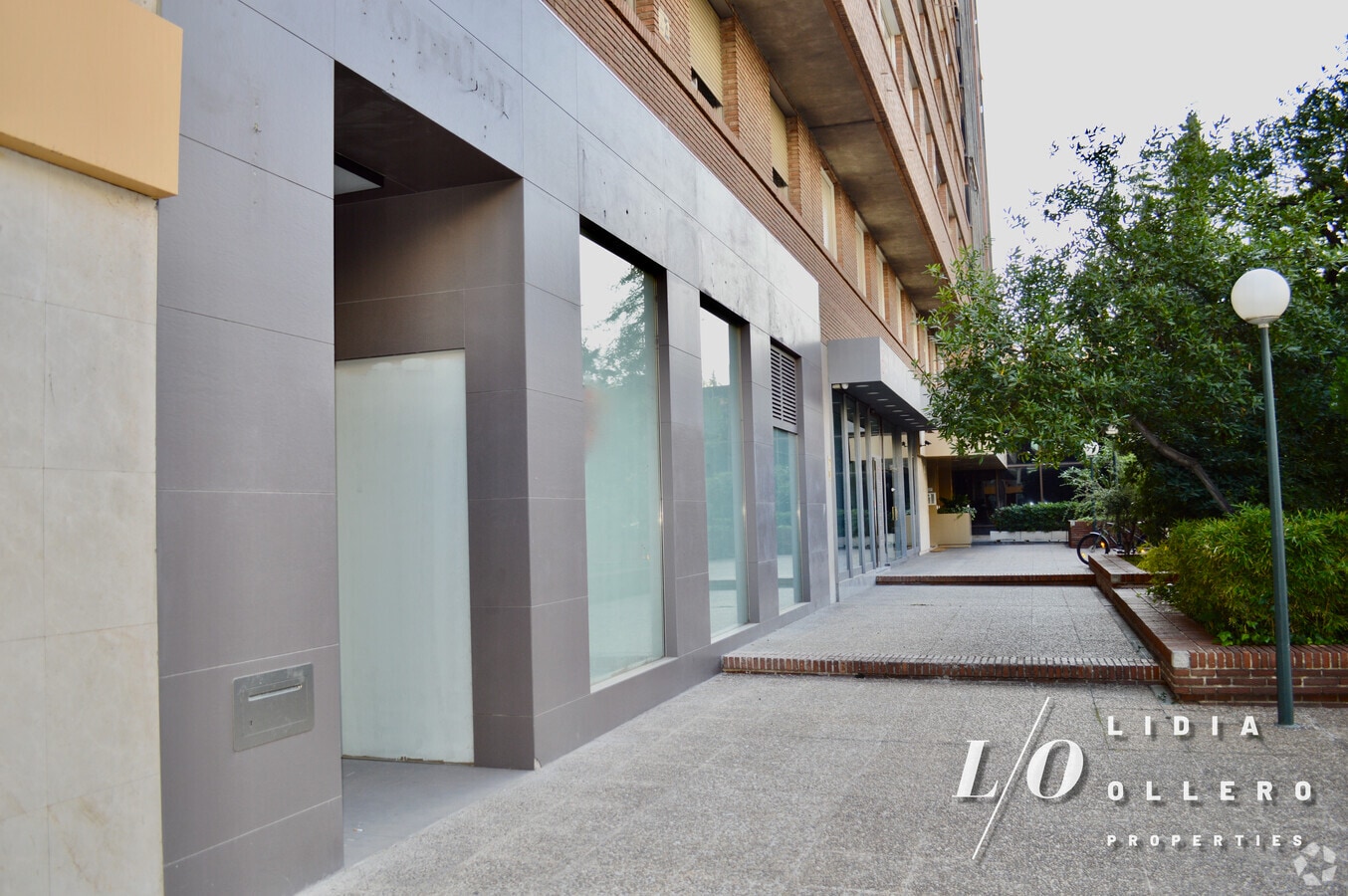 Madrid, MAD 28020 - - - Interior Photo - Image 1 of 34