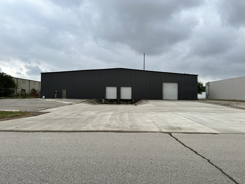 2523 Creekway Dr, Columbus, OH for lease - Building Photo - Image 1 of 16