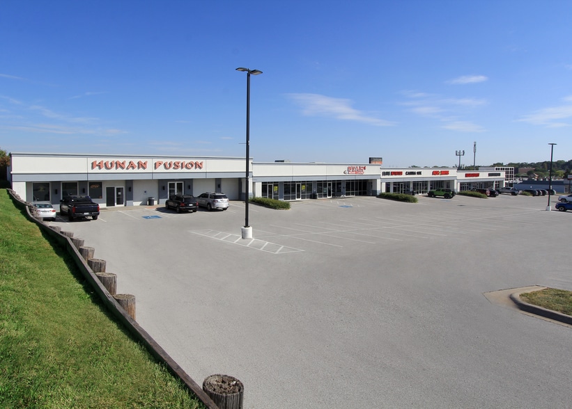 12990-13038 W Center Rd, Omaha, NE à louer - Photo du bâtiment - Image 2 de 5