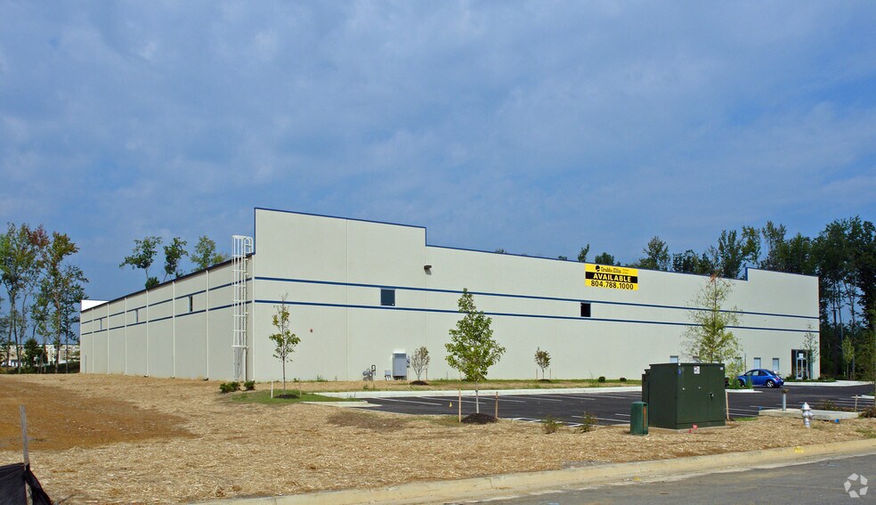 12195 Harley Club Dr, Ashland, VA à louer - Photo du bâtiment - Image 2 de 11