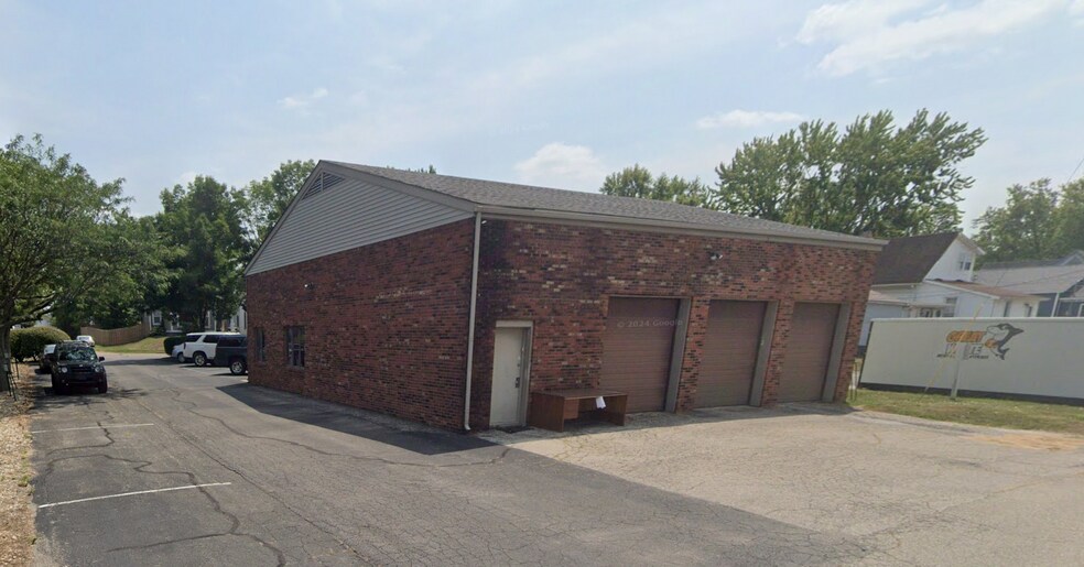 1414 Franklin St, Columbus, IN à louer - Photo du bâtiment - Image 2 de 3