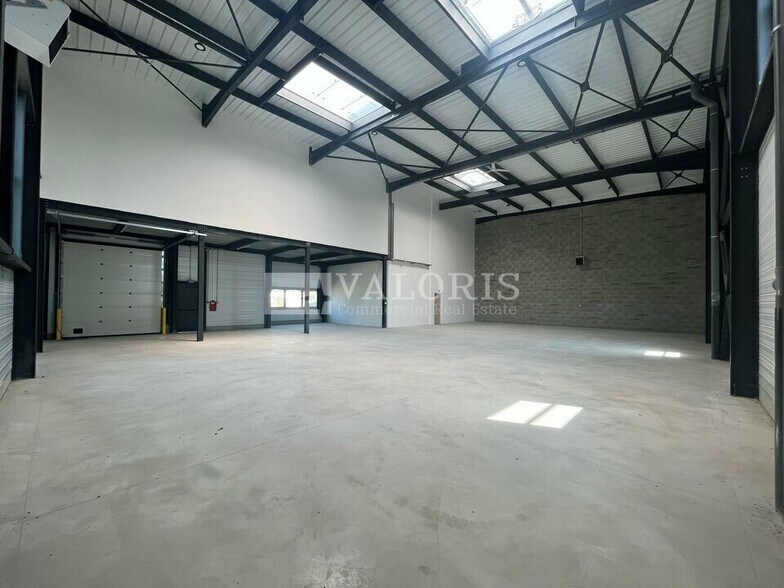 Flex in Colombier-Saugnieu for lease - Interior Photo - Image 2 of 5