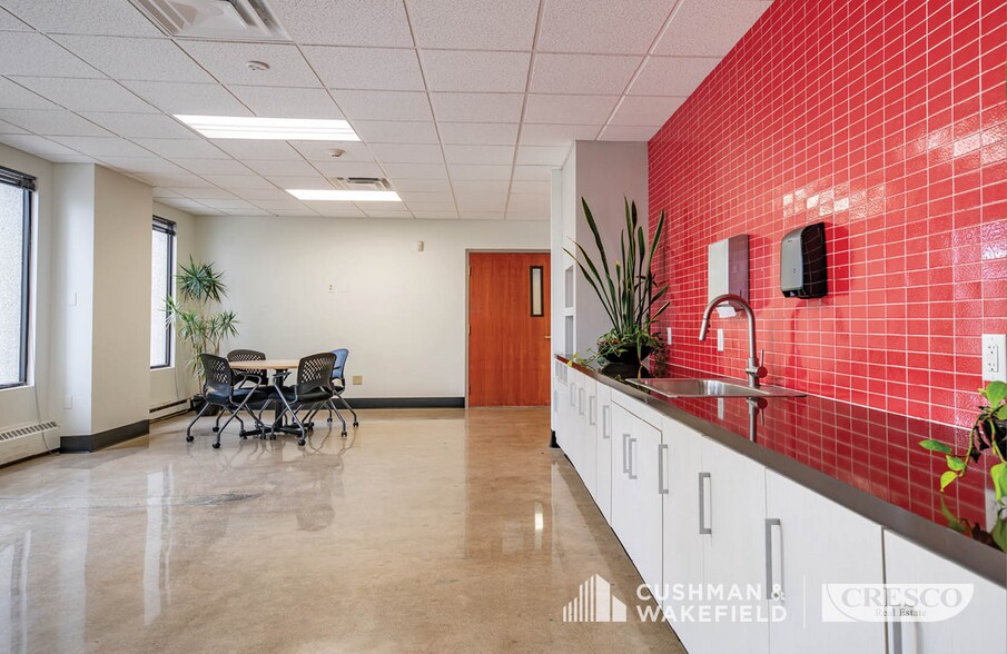 29100 Aurora Rd, Solon, OH à louer - Photo du bâtiment - Image 2 de 11